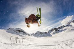 爱游戏tv-硬仗突围！深圳队力克黄蜂，哈利伯顿世界排名战接管全场