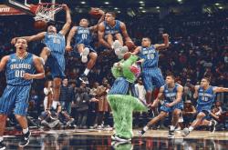 爱游戏体育官网-孤胆英雄与钢铁军团，苏亚雷斯扛鼎之夜，国际米兰完胜马里展现欧冠级统治力