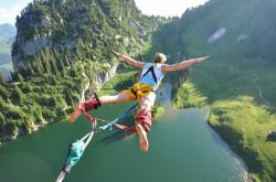 爱游戏娱乐-火箭冲垮浙江队，班凯罗在意甲焦点战接管比赛