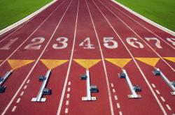 AYX体育赛事-阿坎吉里程碑之夜，F1年度争冠战中的唯一性光芒