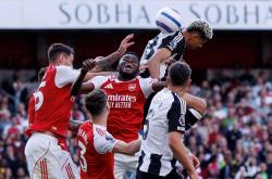 爱游戏入口-阿森纳主场遭遇惨败，球队风格遭质疑