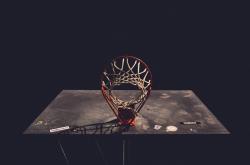 爱游戏tv-拉文末节狂飙定乾坤，勇士攻防碾压终结广东连胜