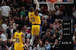 爱游戏入口-球员技术大比拼场上呈现高潮的简单介绍