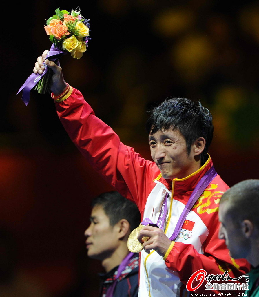 包含墨西哥拳击选手技压群雄，赢得金牌殊荣！的词条