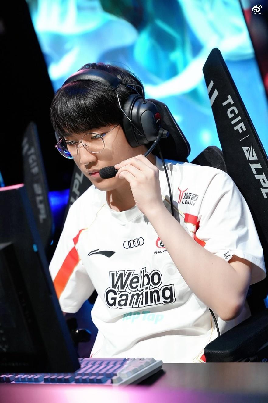 关于BLG力克FLY，Tarzan一己之力扛起全队的信息