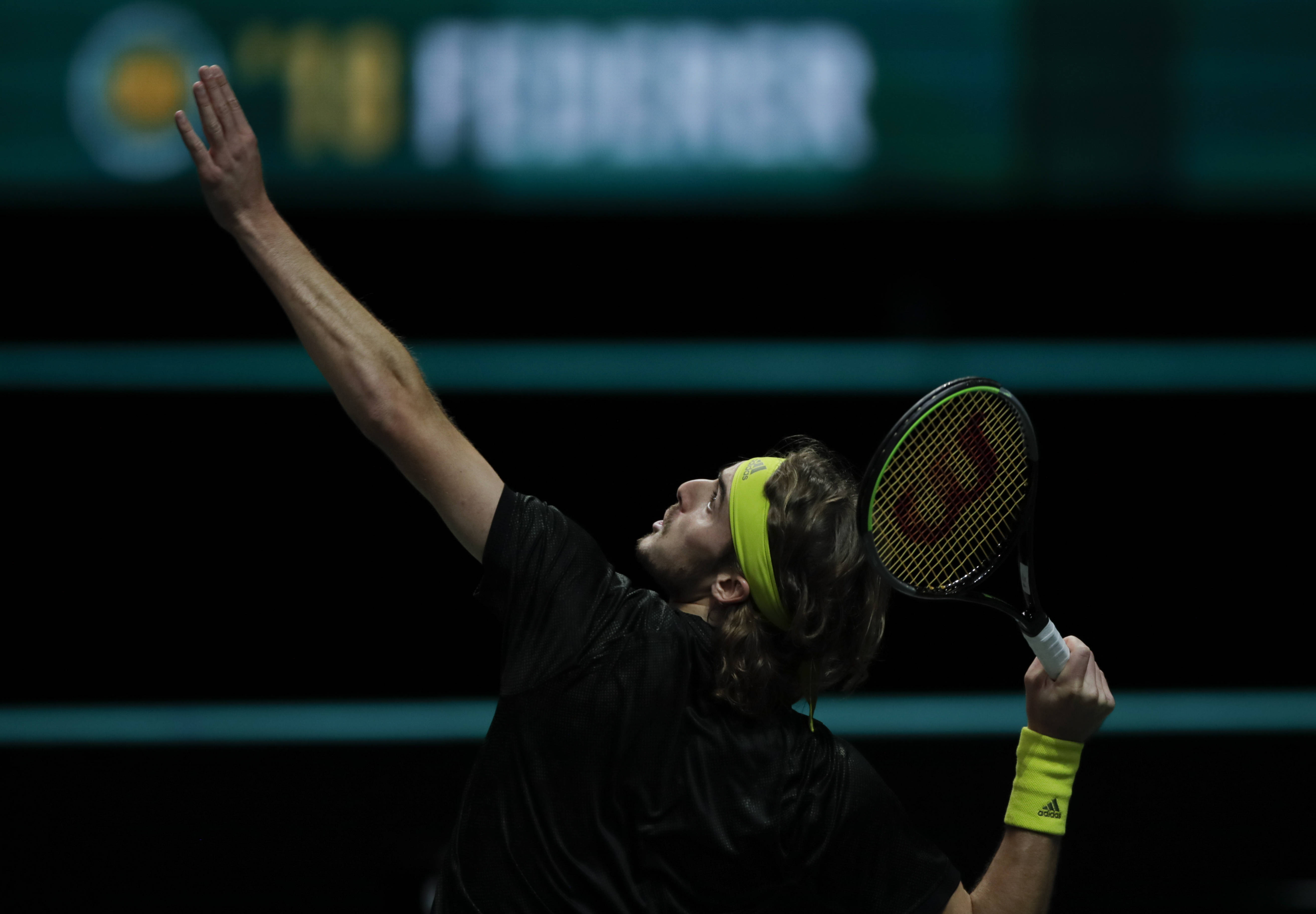 英国网球队险胜日本网球队，西西帕斯三分雨点燃全场的简单介绍