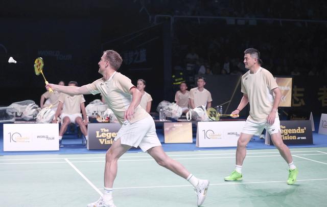 英格兰羽毛球队翻盘印尼羽毛球队，陶菲克统治全场