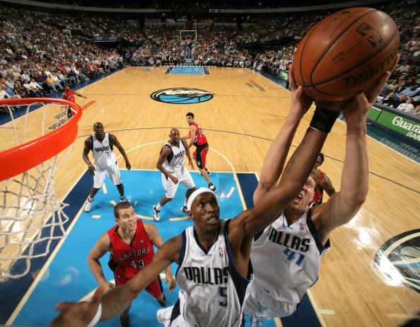 小牛队在客场比赛中逆转取胜