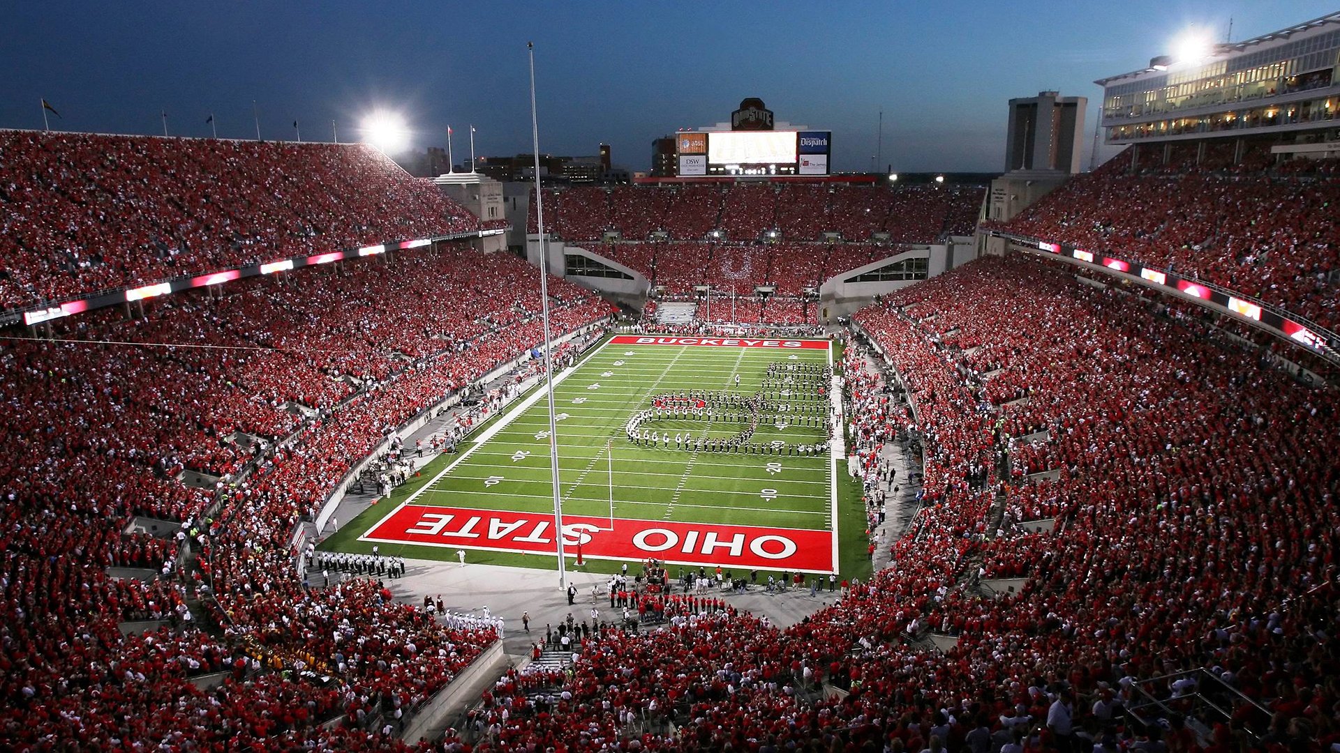 赛道与球场，德罗赞在F1街道赛之夜的焦点证明