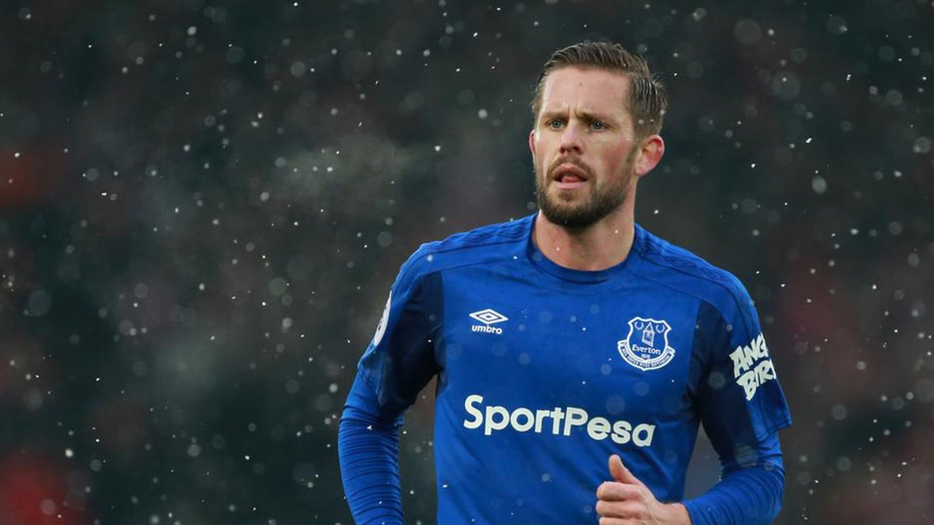 从华沙到米兰，当唯一性在绿茵场绽放—波兰铁骑的启示与楚阿梅尼的加冕之夜